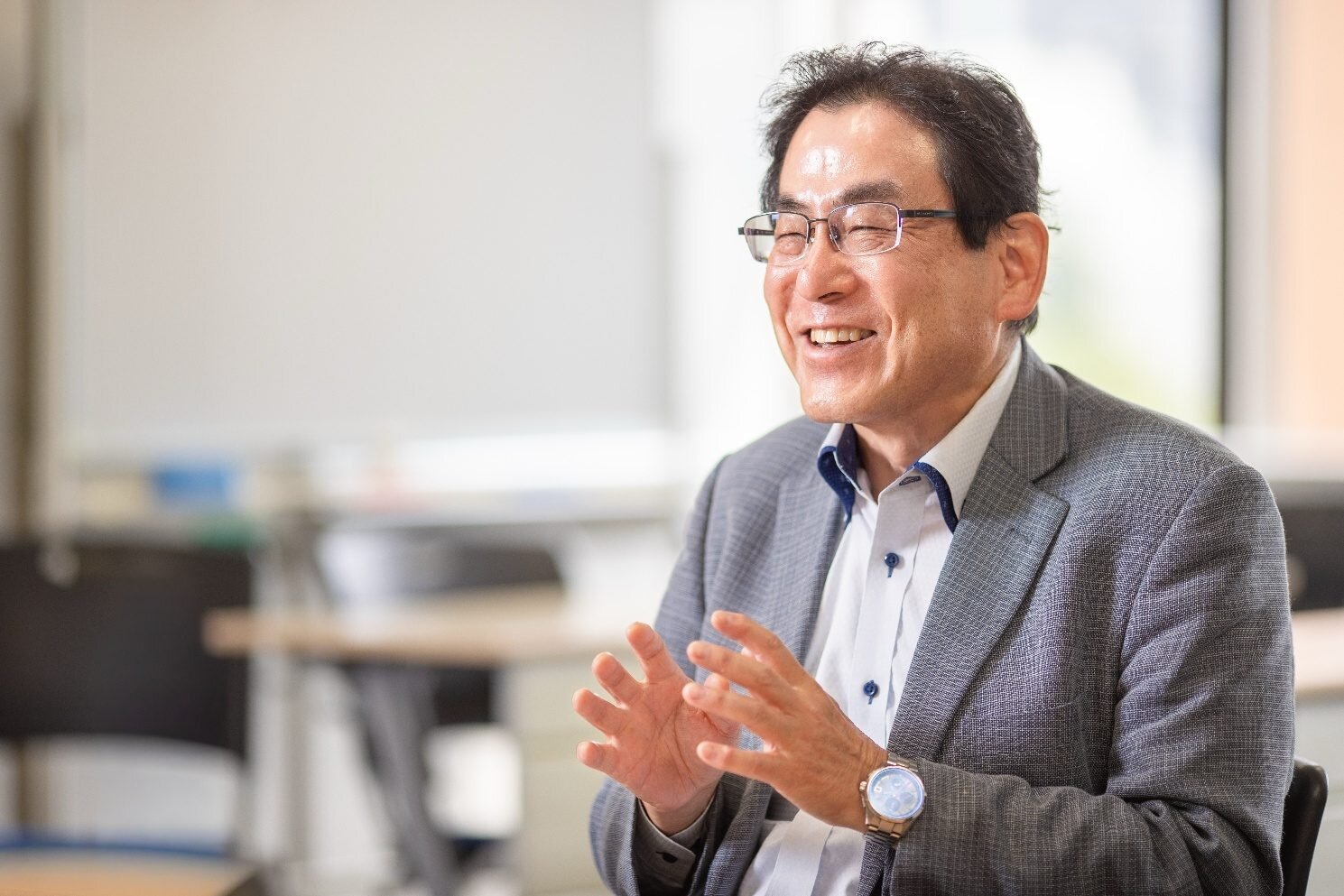 岡田昌毅先生のインタビュー写真